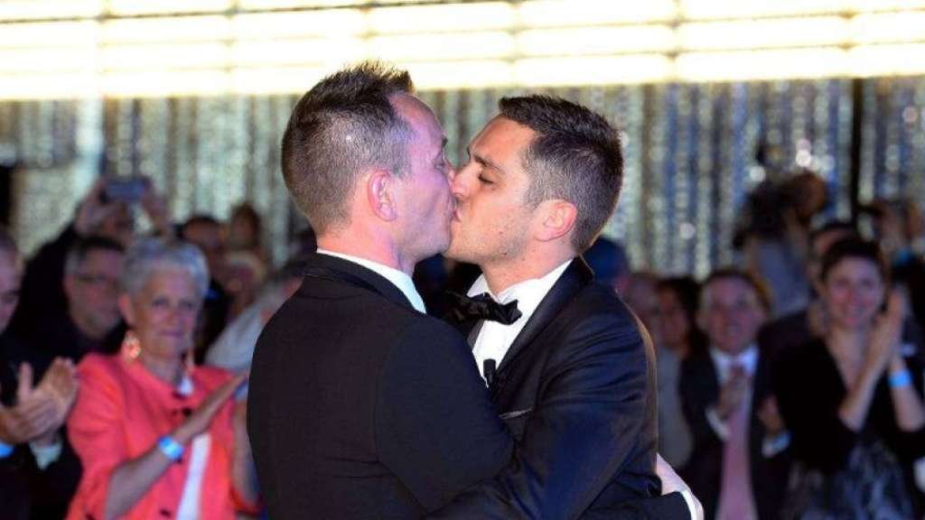 img1024-700_dettaglio2_Vincent-Autin-Bruno-Boileau-nozze-gay-Francia-afp